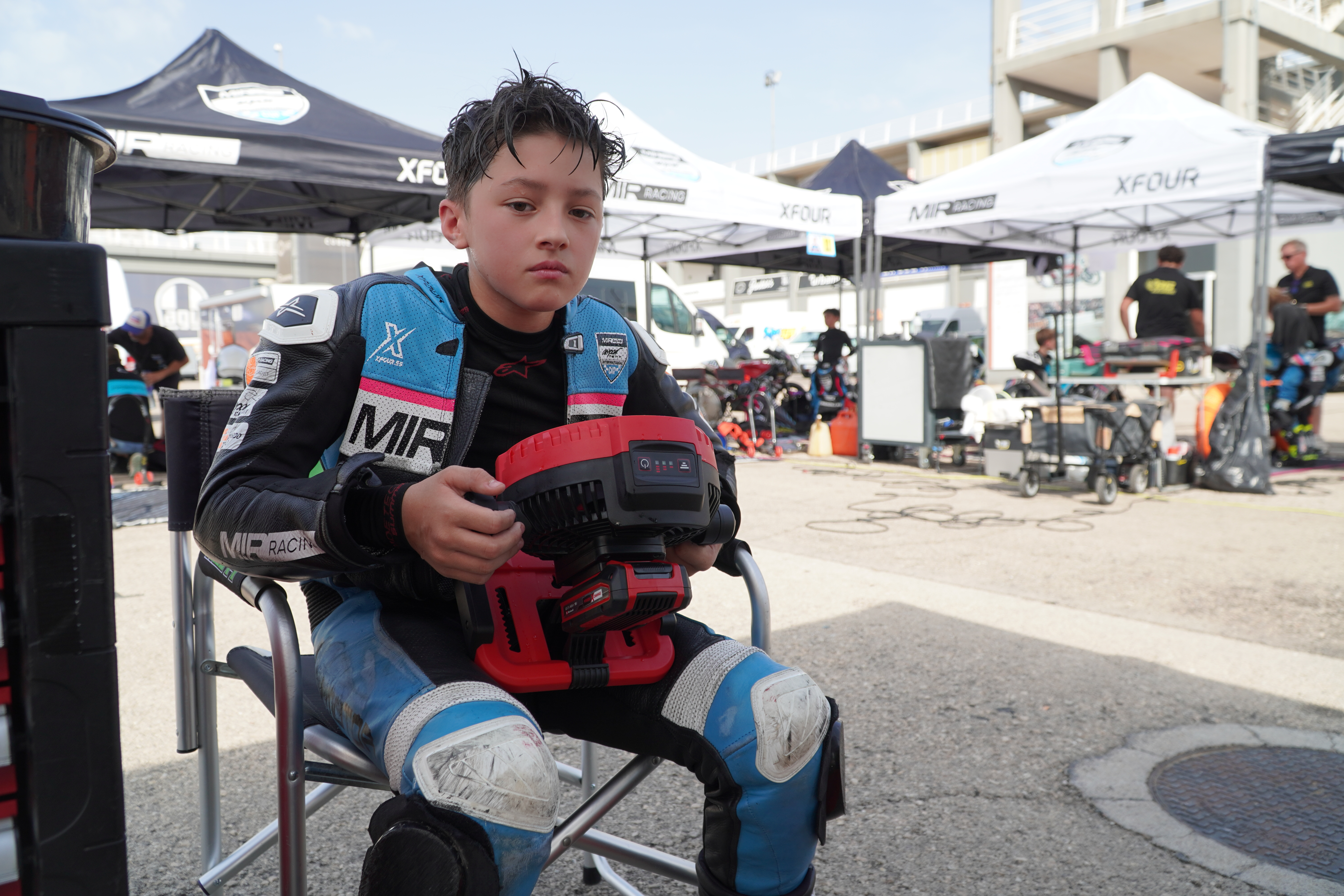 Valerio durante una pausa nel paddock