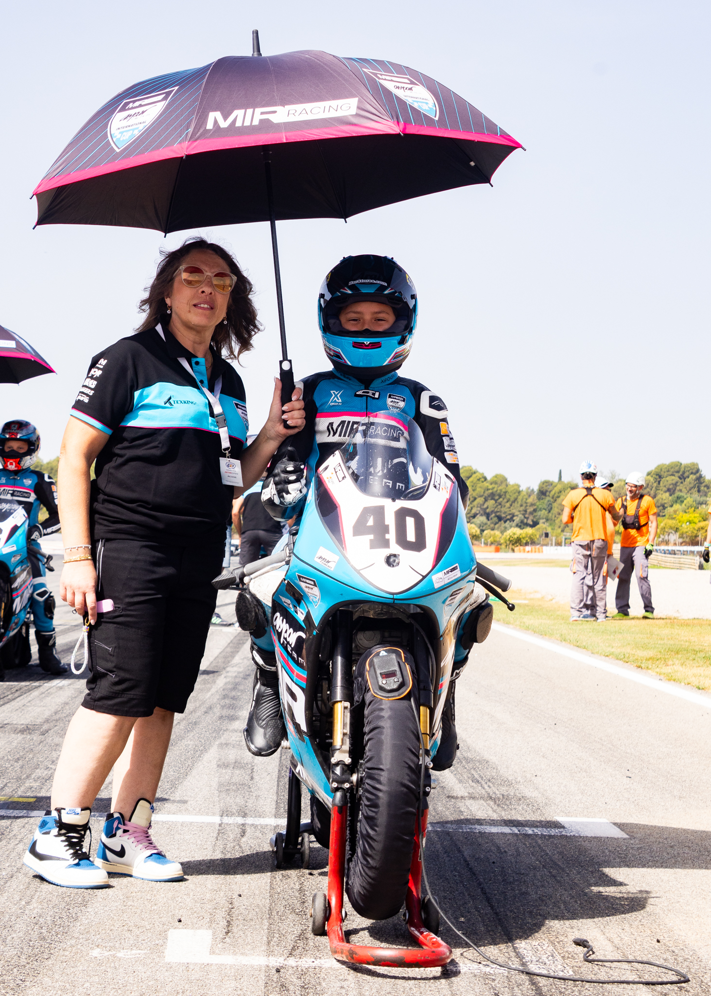 Valerio Paruta sulla sua moto nel paddock